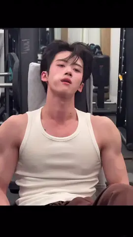 闫桉你在我的水里加了什么🥵#闫桉#天蝎#腹肌