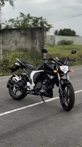 පොඩි වෙනසක් 🖤👀#BJX7790#fzv2modified #YAMAHA#1millionaudition#sri_lankan_bike_lovers🇱🇰 