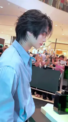 นึกว่าลอยมา🫠✨#winmetawin #วินเมธวิน #pradabeautyxwin 