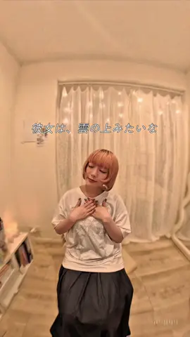 お空にいる気分みたいなお部屋にしたい*.+ﾟ ということで、百均の材料で空のモチーフを集めたモビールをつくってみました🌃🪄 ちょっと哲学的な話をすると、「勘違い」、つまり認知の仕組みは、少し賢く進化した人間に与えられた