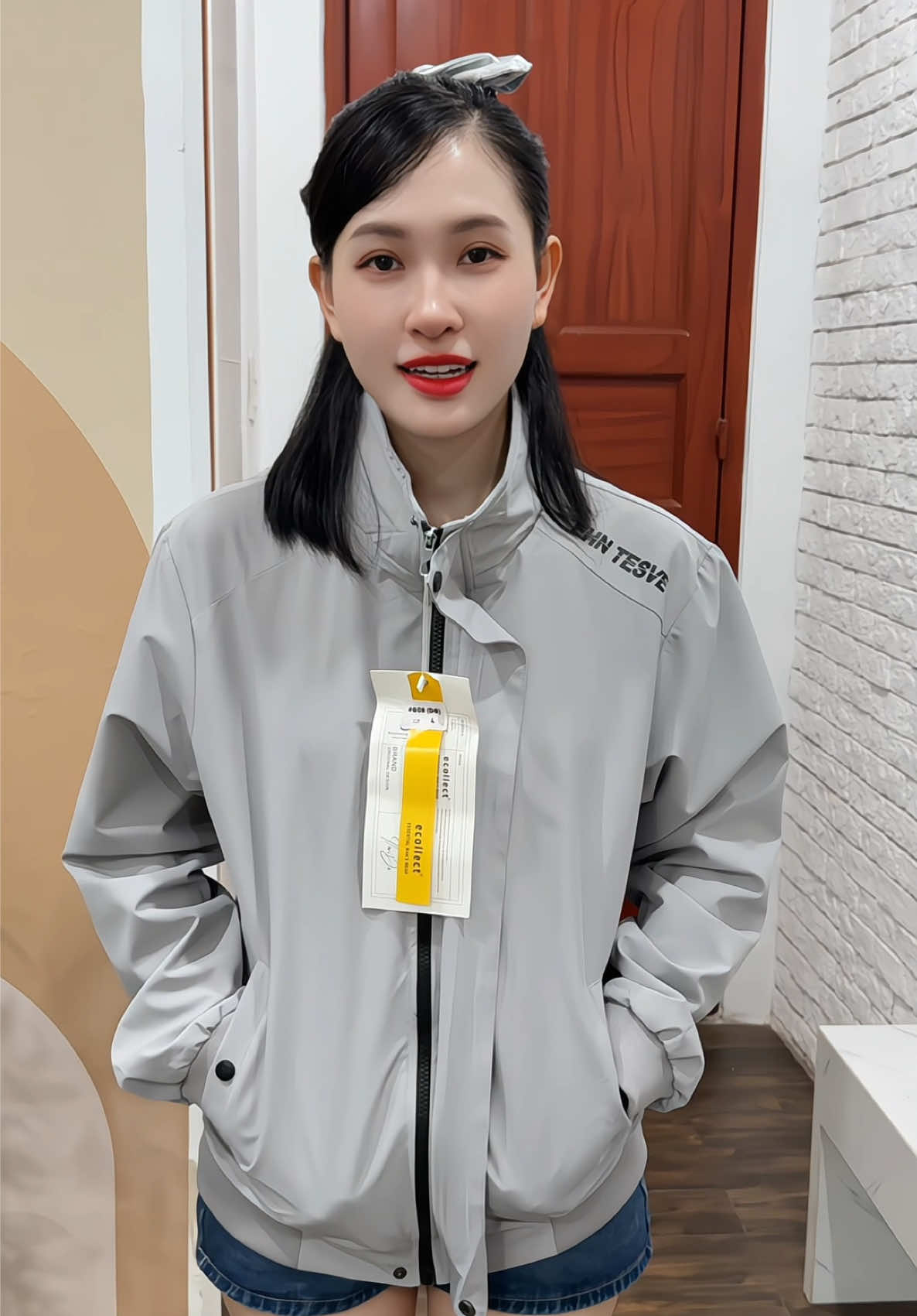 Áo này em thích cái from kiểu gọn gàng nhưng vẫn thoải mái ạ #aokhoacnam #aothudong #thaobebe 