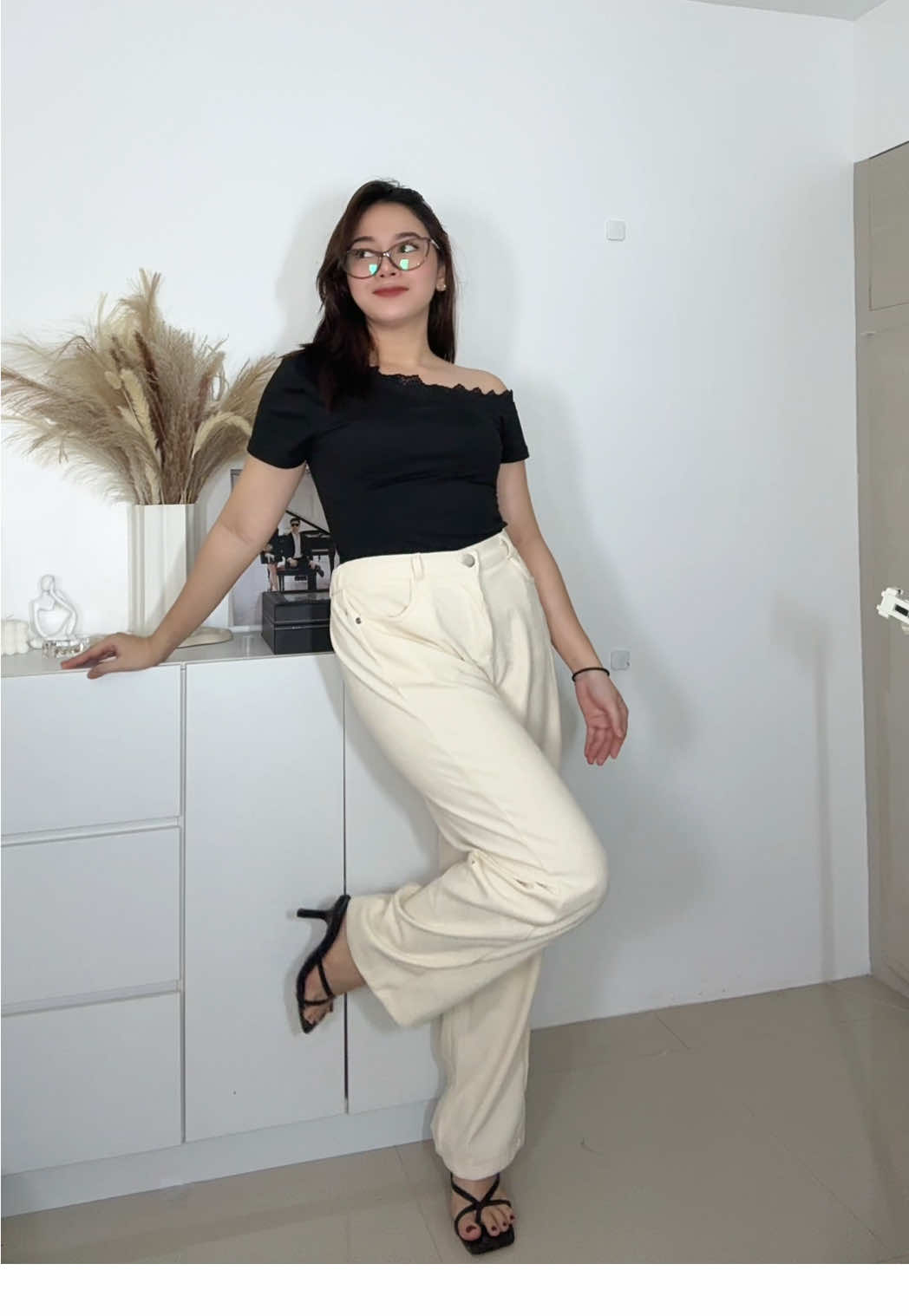 Muntikan na yan sya gumiling!🫣😝  #pababangpababa #trouserpants #corduroypants #pants #outfitideas 