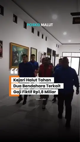 Kejaksaan Negeri (Kejari) Halmahera Utara (Halut), Maluku Utara, tetapkan mantan dan bendahara aktif Satuan Polisi Pamong Praja (Satpol PP tersangka kasus gaji fiktif. Sebelum ditahan, keduanya diperiksa di ruang Tindak pidana khusus atau Pidsus Kejari Halut, Senin (22/09/2025). Kepala Seksi (Kasi) Pidsus Kejari Halut, Leonardus Lakadewa menyampaikan, kedua tersangka menjalani pemeriksaan selama lima jam. “Kedua tersangka berinisial TCT dan TH, tidak menutup kemungkinan ada tersangka baru dalam kasus tersebut,” ungkap Kasi Pidsus. Selain gaji fiktif Satpol PP, pengadaan pakaian dinas dan atribut pada 2019-2022 akan dibidik Kejari Halut. Lanjut Kasi Pidsus menuturkan, kedua tersangka diamankan di Lapas Kelas II Tobelo. “Hasil perhitungan kerugian negara sebesar Rp1.800.000.000,00 (Satu Milliar Delapan Ratus Jutah) untuk gaji fiktif. Terkait pengembalian kerugian negara saat ini masih berkoordinasi dengan para tersangka,” tukasnya. #malukuutara #halmaherautara #korupsi 