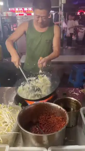 師傅親授炒飯秘訣！🍚 炒出藝術級美味，展現真功夫！💪 #炒飯 #美食教學 #兩把刷子 