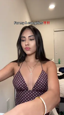 these sticky bras are a game changer and i 100% recommend😍 #forthegirls #bra #stickybra #straplessbra #boomba #snowy #snowyinserts