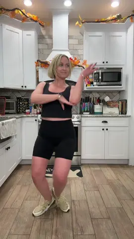 Pretty and I’m petty 💅 dc @Lauren Halil @Cardi B 