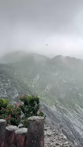 Tangkuban Perahu 🩷 #tangkubanperahu#tangkubanperahubandung#fyp  #gunungtangkubanperahu#viral  