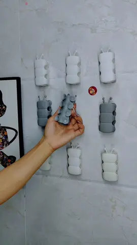The suction cup design of this caterpillar-shaped shower holder is very strong. You can place it wherever you want. It is very convenient for washing feet and hair. #showerholder#bathroom