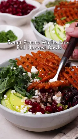 We turned @alexiafoods Sweet Potato Waffle Fries into the coziest Fall Harvest Bowl 🍂✨ The ultimate mix of crispy + hearty! Drop your fave fall ingredient in the comments – go! 👇 #EasyHomeMeals #FallVibes #HarvestBowl #SweetPotatoFries #AutumnEats