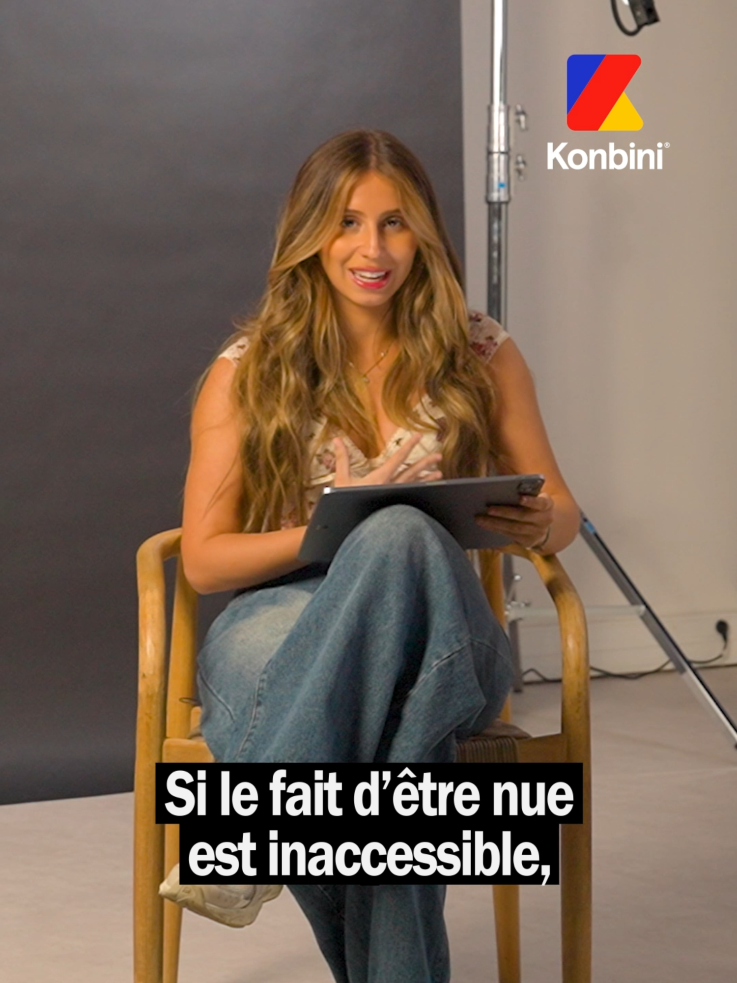 ”C’est pas juste qu’on te dénude, c’est qu’on essaye de t’humilier” Aloonea, jeune streameuse nous partage son ressenti après avoir été victime de deepfakes sur les réseaux sociaux. Un fléau qui touche de plus en plus de femmes, vécu comme une atteinte profonde à leur intimité. #sinformersurtiktok #apprendresurtiktok #deepfake