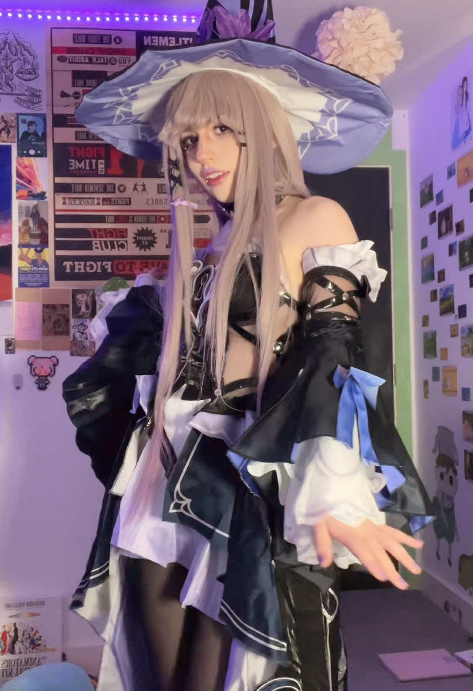 it’s so hard to move in this cosplay icl #HonkaiStarRail #honkaistarrailcosplay #theherta #hertacosplay #hsrcosplay 