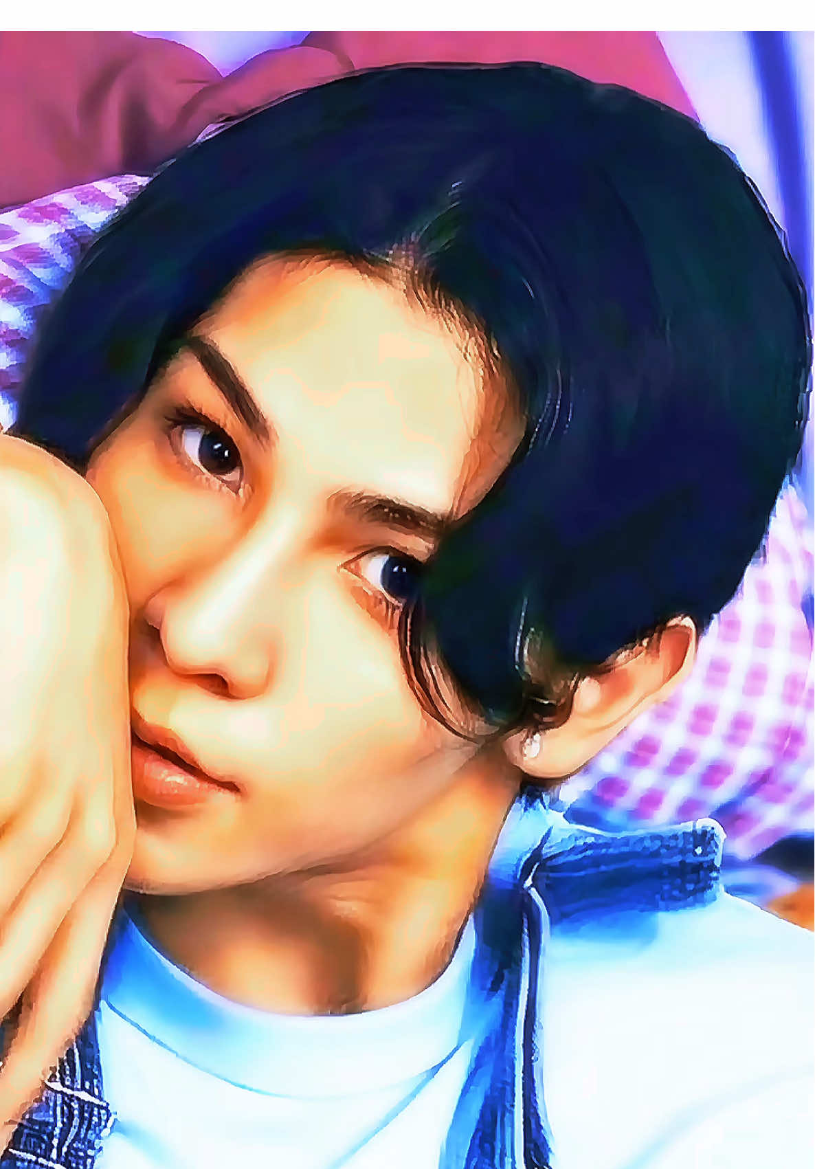 自作AI💎添い寝ラウちゃん🤍 ツンデレな態度のラウちゃんに添い寝されながら一緒に寝てみてね💞 画面を横向きにして横になって寝て観て下さい✨ #ラウール #ラウ #SnowMan #いいねください #いいねお願いします 