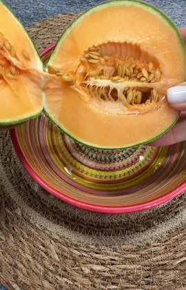 When your melon surprises you with a burst of color and flavor 😍🍊🍈  #>ColorfulFruit #MelonLove #FruitSurprise #JuicyGoodness #FoodieVibes