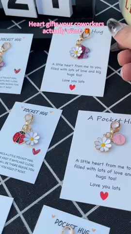 The sweetest 20pcs pocket hug favors—perfect Thanksgiving gifts for coworkers & employees #PocketHugs #TeamGifts #CoworkerAppreciation #OfficeGiftIdeas #SpreadTheLove 
