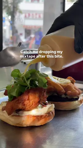 Can't fake this kind of joy 🤤 📍Rotenturmstraße 21, 1010 Wien ⏰daily from 11:30 #figlmüller #briocheundbroesel #burger #streetfood #wien   