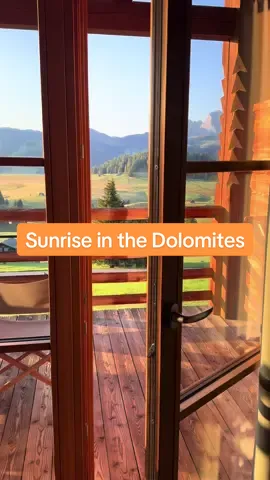 The most peaceful morning views across Alpe di Suisi 🌅 ⛰️ #dolomites #dolomiti #dolomitesitaly #italytiktok #italy🇮🇹 