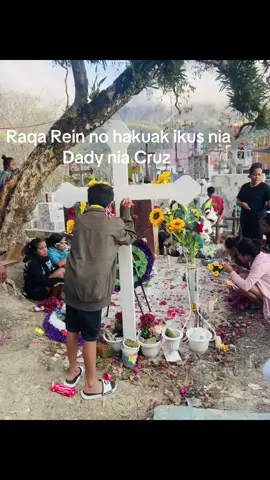 Raqa vizita ikus nia Dady nia Rate antes at ba fli Uk😭 Dps de ohn to Ih nia Dady nia rate nia Hsu ba nia Ama Ama loke tok Rate ne ita Hare took Chegue Rona dt Raqa nia liafuan ne snti fuan rahun💔😭🙏