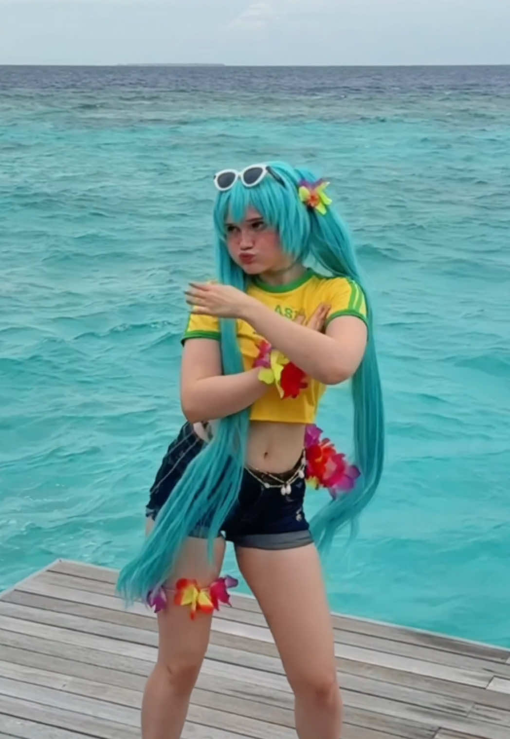 Heeeey 🩵🩵🩵 #miku #mikuhatsune #mikuhatsunecosplay #vocaloid #vocaloidcosplay 