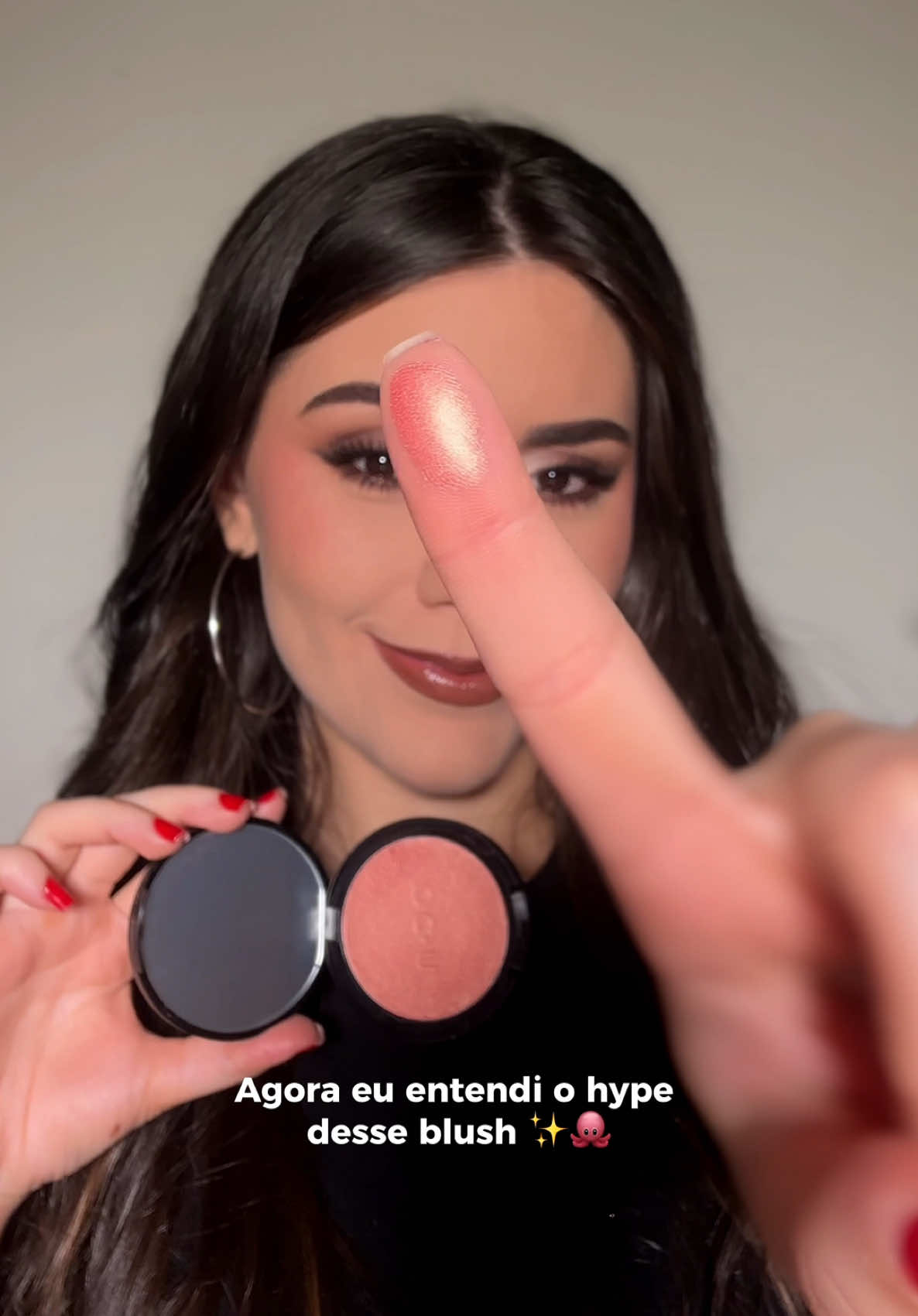 Faz todo sentido agora! | Esse é o Glossy Blush Rose Gold da Océane ✨  Ele é pigmentado, cintilante, versátil e vem bastante produto!  Nesse vídeo eu já estou com a pele pronta e selada, mas vou trazer um usando apenas ele. Copia e cola esse ID: GARIE8-3MB2 no Mercado Livre para encontrar!  #blush #produtos #maquiagem #mercadolivremoda #omelhordabeleza @Mercado Livre Moda | dicas | blush compacto | glow | pele iluminada | tutorial de maquiagem