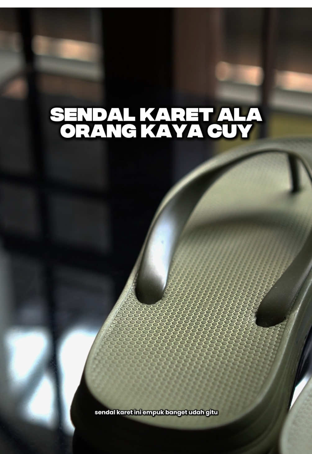 Sandal pose. Sandal dalam rumah. Sandal rumahan. Sandal karet. Sandal anti slip. Sandal recovery. #sandalpria #sandalrumah #sandalkaret #sandalpose 