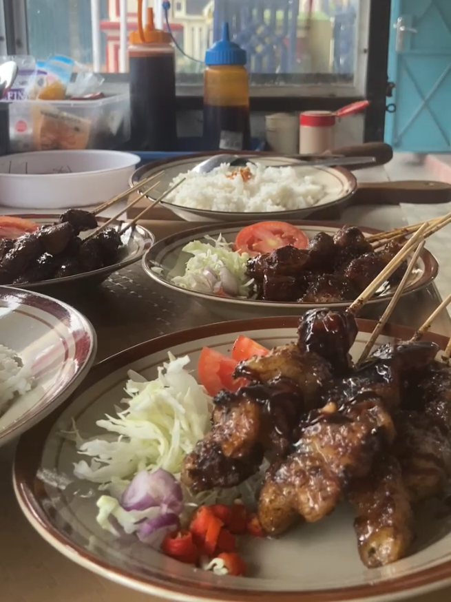 Semangat 💪 masih bisa dikipir sambil sujud😇🙏🤲 #perintisbukanpewaris #kulinersukoharjo #soundviral #satekambing #foryou 