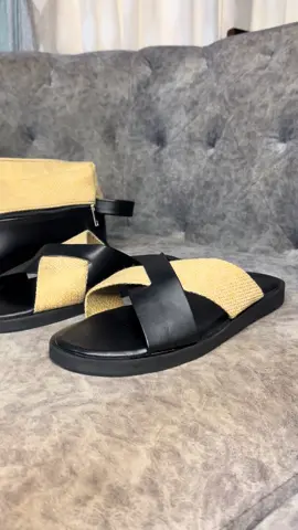 Ma cliente on te livre ou comxa pour le plaisir de monsieur ❤️🥰#griffenoire #ouagadougou #sandalepourhomme#stylehomme#venezpayer