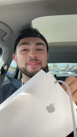 it’s been restoring my icloud backup for the last 18 hours so i haven’t been able to use it!!! silly!! #iphone17promax #unboxing 