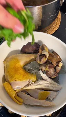 Nói gì nói tớ vẫn thấy miến dong này dể ăn , nấu thì nhanh gọn, từ thịt heo, gà vịt ,tôm cá điều kết hợp được#xuhuong #LearnOnTikTok #mien #miendong #@bepnhangan94