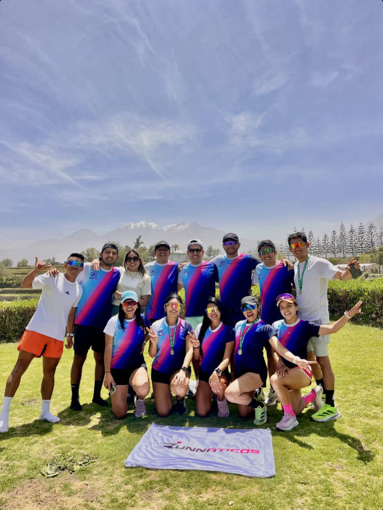 🌟🏃‍♂️🏃‍♀️ ¡Hoy salimos con toda la energía a apoyar a los Runáticos y al deporte! 💪✨ No solo respaldamos a nuestro equipo, sino también a toda la comunidad runner 🫶🔥 Porque correr es compartir, motivar y crecer juntos 🚀💯 👉 Si eres de los que disfruta cada kilómetro con pasión, ¡únete a esta familia deportiva! 🙌💥 #Runanticos #ComunidadRunner #PasiónPorElDeporte #TimTom #UnidosPorElDeporte #CorreConNosotros #RunningEsVida #JuntosSomosMás