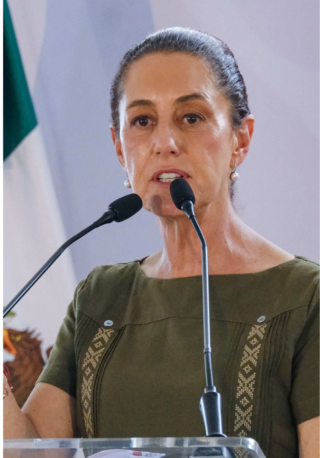 Gracias, presidenta Claudia Sheinbaum Pardo, por escucharnos y hacer realidad las obras históricas que se desarrollan en nuestro estado, cerrando brechas de desigualdad y mejorando la calidad de vida del pueblo de #QuintanaRoo. ¡#LaTransformaciónAvanza en nuestro estado, devolviendo al pueblo lo que es del pueblo!  #claudiasheimbaum #presidenta #informe 