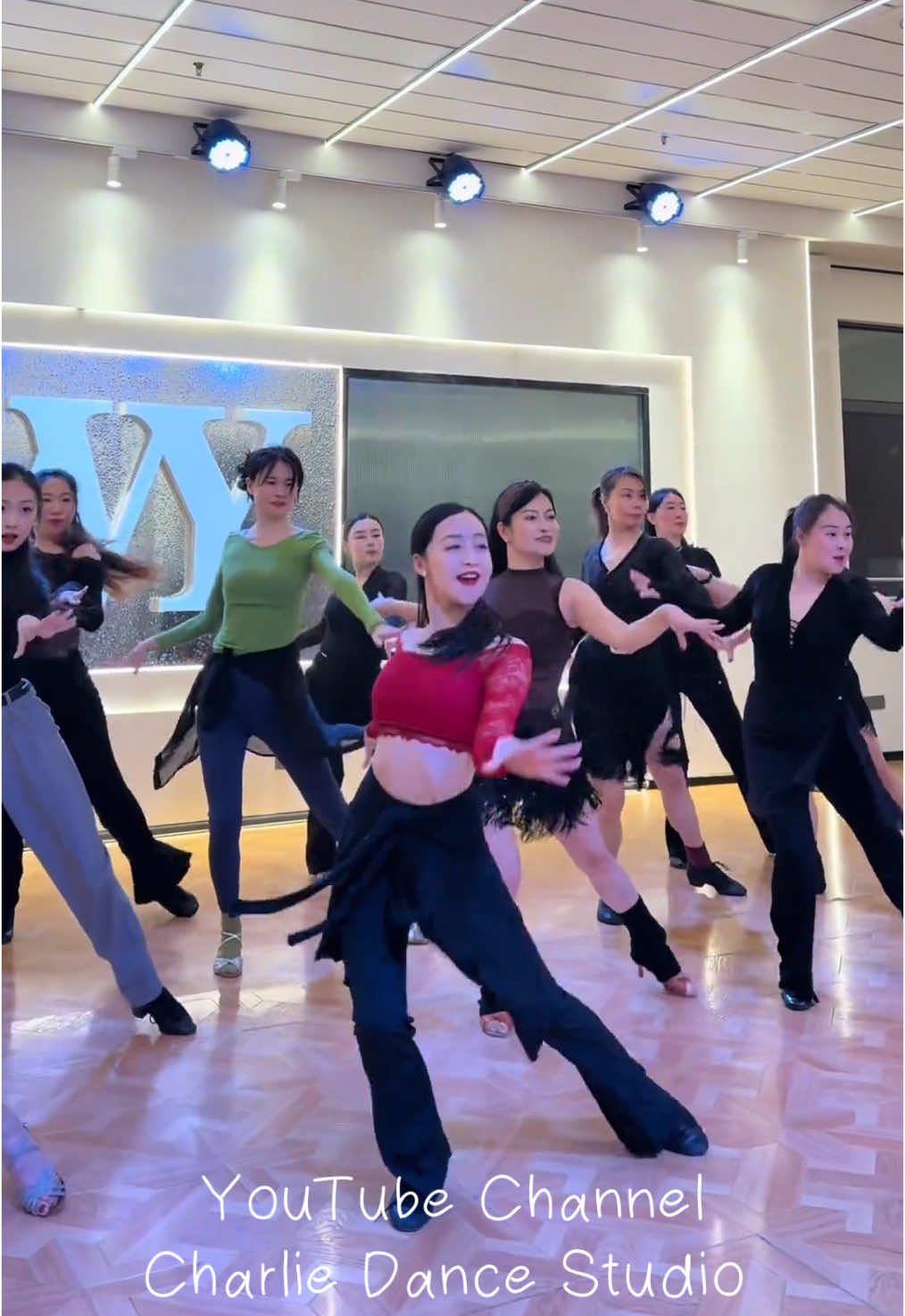 Let’s dance together with teacher Zhang come on #社交舞 #ballroomdance #dancesports #chinesedance  #dance #jive  