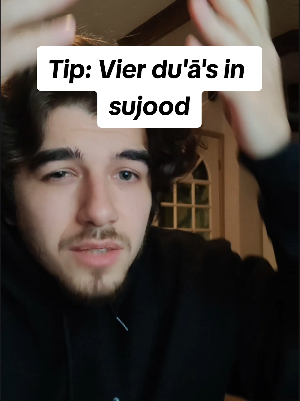 Tijdens je sujood ben je het dichtst bij Allah (swt). Maak van dat moment een gewoonte: wees dankbaar, vraag vergeving, maak duʿāʾ voor de ummah, en vergeet ook jezelf niet. Kleine stappen, maar ze maken je gebed en je hart zoveel sterker. Disclaimer Deze video is bedoeld ter kennisoverdracht en motivatie, en vervangt geen diepgaande studie bij erkende geleerden. Persoonlijke reflectie is gemarkeerd als zodanig en geen officiële uitleg.