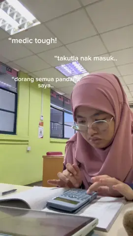 Preclinical = tahun asas medic = 2 years (depends on uni, ada yg 3 years). Kat sinilah korang akan belajar Anatomy, Physiology, Biochem, Pathology, dll. Rasa overwhelming tu normal 😵‍💫.  BUTTT ,when there’s a probb, there’s a highway hehe jkjkjk ✨ 5 Survival Tips for Preclinical: 1️⃣ Sistem belajar – Cari cara belajar yang sesuai dgn diri. Visual learner? Buat drawing / mindmap. Auditory learner? Rekod & ulang dengar. Kinestetic learnerr? Haaa bergerak n bertawafla korang satu corridor/ bilik😆. That’s why God created us in diversity bcs our uniqueness 2️⃣ Active recall > hafal bulat² – Practice Q&A, buat flashcard. Lagi berkesan dari baca je. Buat segala method yg korang tgk belajar from sek menengah. Feymann method, blurting method semua tu. InsyaAllah it works. 3️⃣ Study group – Jangan sorang². Share notes, tanya kawan. Study group doesnt have to be a ‘“group” , cukup hanya 2 org —studybuddy. Teaching others = best way to learn. n at least you can reinforce / enhance ur understanding on tht topic. teringat bila, saya ni jenis suka tebuk” quiz, sampai kawan taknak naik lif dgn saya😔. 4️⃣ Jaga kesihatan – Tidur cukup, makan elok, exercise sikit pun cukup (serius membantu focus —improve ur blood circulation to the brain, haa if u dont wanna get hypoxic masa study (ngantuk), pls do exercise at least 30 mins/day. Kesian ur vertebra n gluteal muscles😔. 5️⃣ Spiritual support – Bila rasa stuck, doa & keep balance. Ingat, ni journey panjang. “Surely in remembrance of Allah do hearts find rest” (13:28). Spend your time at least 30 mins to 1 hr/day to your God. Bcs He allows everything to happen (“kun fayakun”) 🌸 Bonus: Jangan compare progress dengan orang lain → setiap orang ada pace masing-masing. Do scan the QR code to join online talk tomorrow🤩. 👉 Freshies, siapa tak sabar nak masuk UKM Medicc🤩? Drop komen ⬇️ #ukm #medicine #degree #doktortarbiyah #fyp 