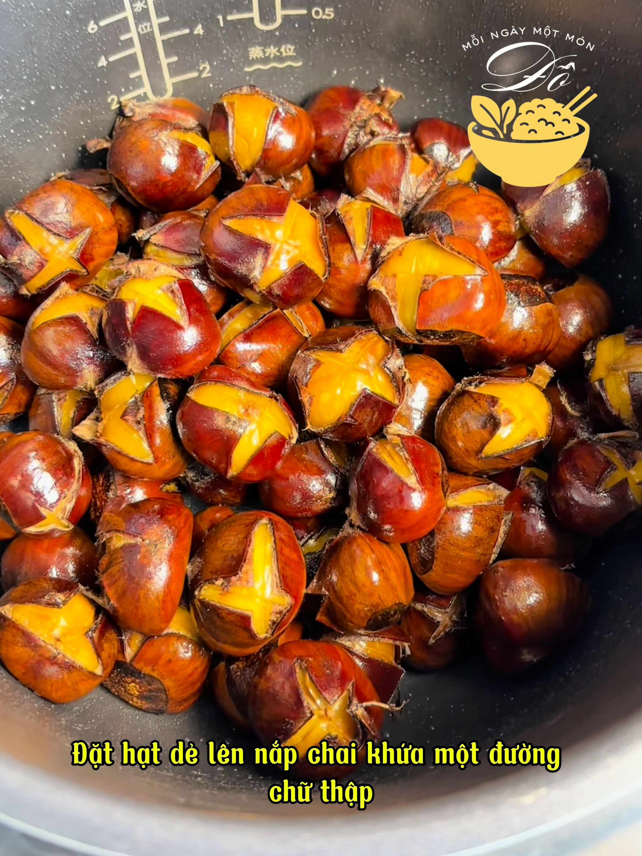 Chỉ với nồi cơm điện, bạn cũng có thể làm ngay món Hạt Dẻ rang đường thơm ngọt. #ĐỗMỗiNgàyMộtMón #HạtDẻRangĐường #NồiCơmĐiện