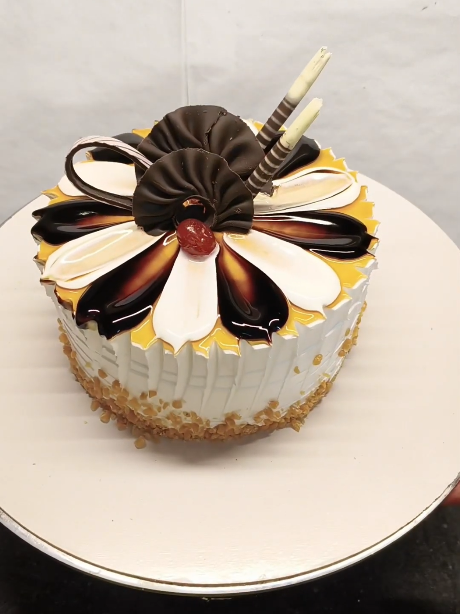 Butterscotch Cake#cakedecorating #design #tiktok 