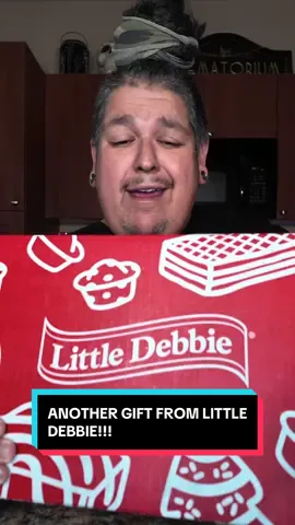 Little Debbie has been in such a giving mood this second half of the year!! She has sent yet another gift over!! Let’s have a look at what’s inside!!  Drop a comment letting me know what your favorite Little Debbie snack is!!  #bootlegfoodreview #littledebbie #snack #pastry #groceryshopping