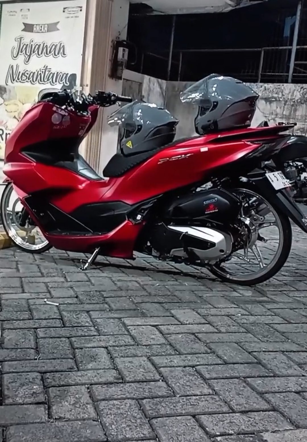 musiknya candu banget kek kamu❤ @astrinp_ 💋 #fyp #penggunaring17 #pcxstyle #savering17 #pcx160ล้อ17แต่งสวย 