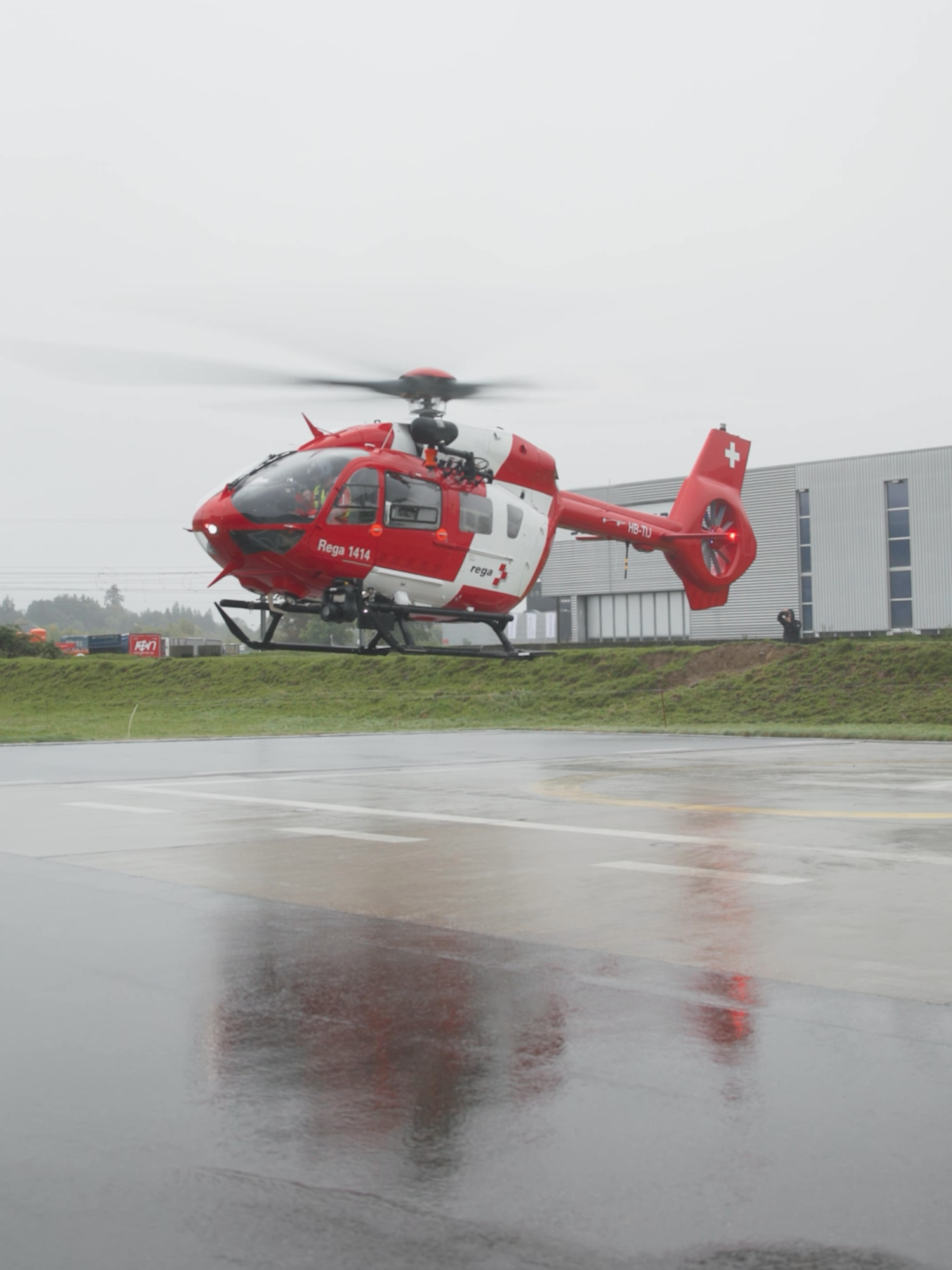 Our brand-new Rega helicopter for St.Gallen – ready to be there for you. 🚁✨ #Rega #Helikopter #Hélicoptère #elicottero #DayDream #Aviation #Foryou #fyp