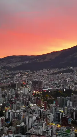 Quito in Red.  #uio #ecuador #ecuador🇪🇨 #quito #dji 