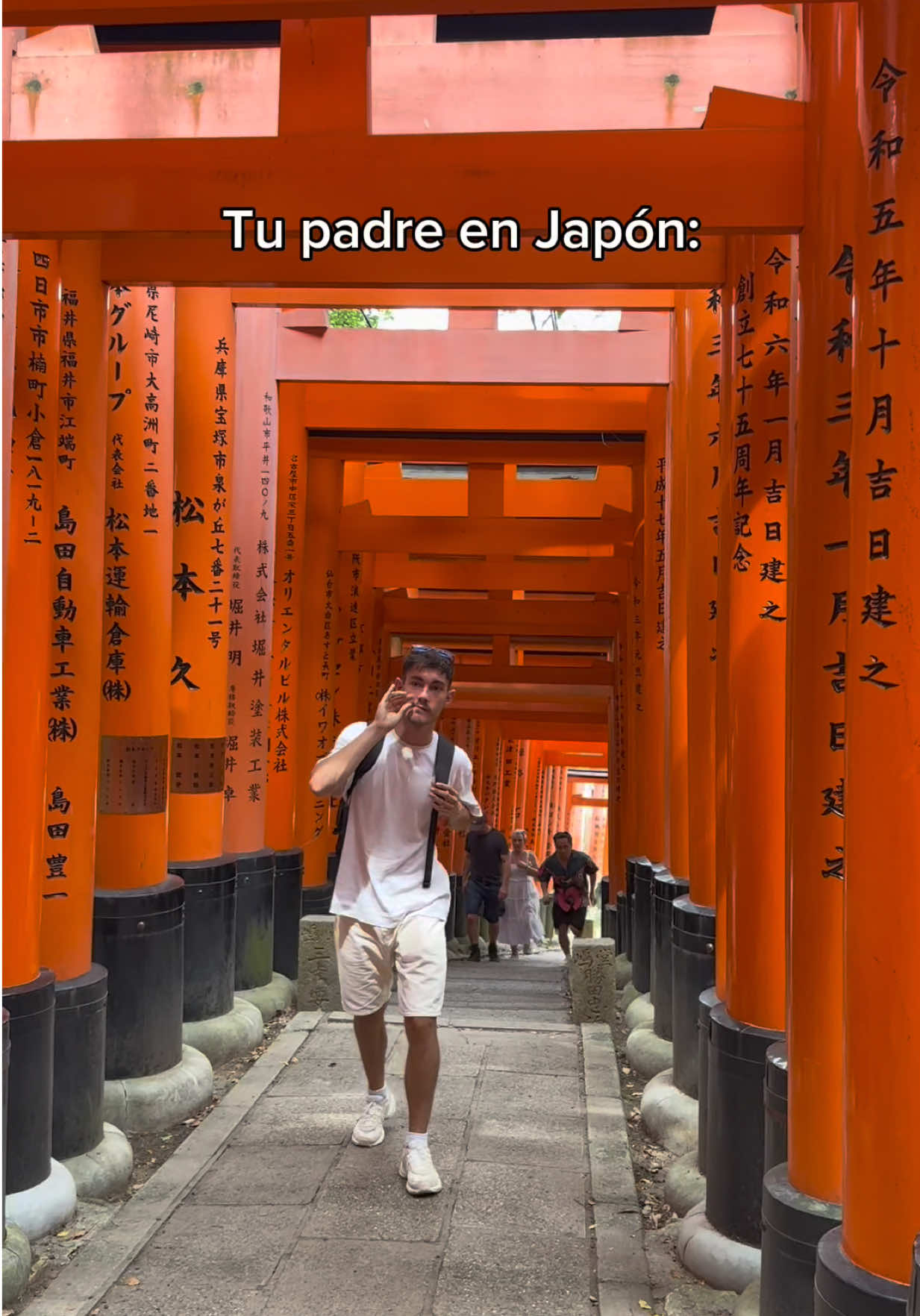 Que echas más de menos cuando viajas? #humorviral #humorespaña #humorviajes #humorjapon #humorjaja 