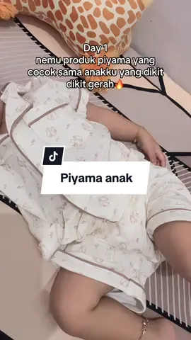 Gapapa daster mama belum kebeli yang penting kamu pake baju baju yang nyaman ya nak🥰🤗✨#piyamaanak #piyamaadem #piyamapremium #stelananak #onesetanak 