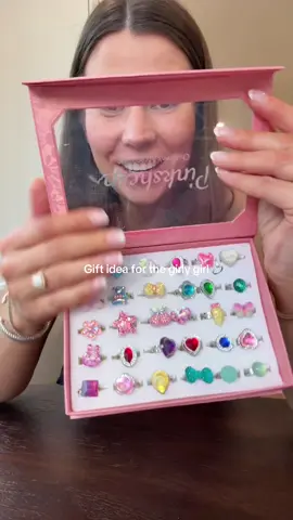 30 sparkly adjustable rings 💍✨ The perfect Christmas gift for little girls who love to dress up and play princess 👑🎄 #giftsforgirls #dressupjewelry #girlmom 