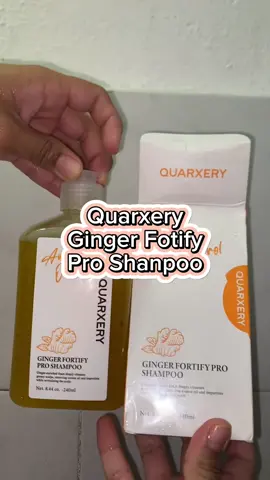 Ginger is a common natural ingredient in hair care. Some of its reputed benefits: Stimulates scalp circulation — ginger (especially fresh root or extract) can increase blood flow in the scalp, which may help follicles, supporting hair growth. Anti‑inflammatory & soothing — can help with scalp irritation, itchiness. Antimicrobial / antifungal properties — may help reduce dandruff or other scalp buildup caused by microbes/yeast. Cleansing & de‑greasing — ginger has properties that help remove excess oil, residues, etc. Fragrance — many people like the warm, spicy, fresh scent of ginger; can be “energizing”. Of course, the actual effects depend heavily on the formulation (how much ginger, what other active ingredients, the pH, presence of harsh surfactants or not, etc.). #quarxery #quarxerymalaysia #quarxerygingershampoo 