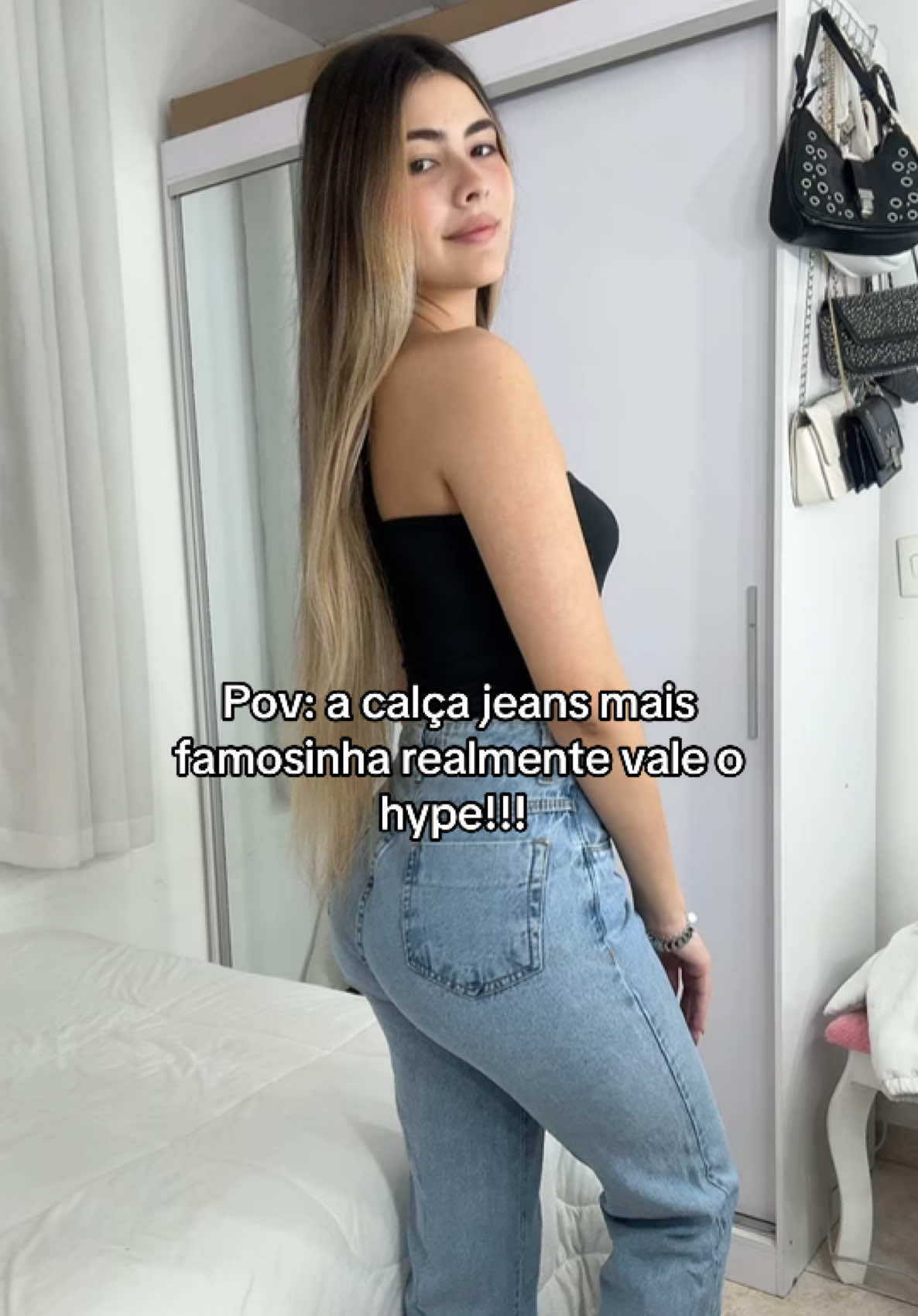 A calça que combina com tudo e valoriza tudo! 😍 Clica no carrinho e garante já a sua #calcajeans #roupas #comprinhas #fypppp #girls 