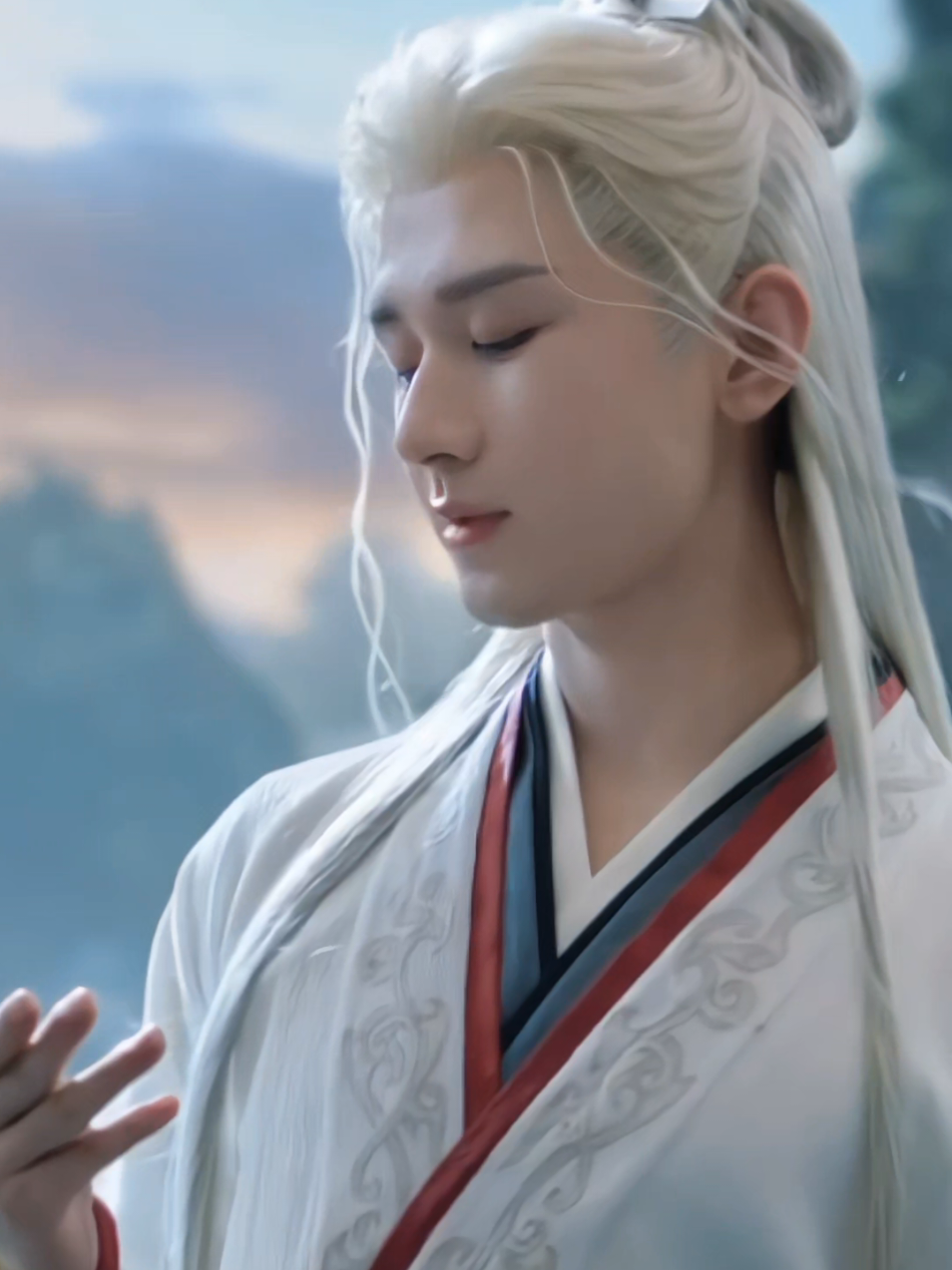 น้องชิวสุ่ยตกใจอะไรคะ? ตกใจที่หลีเฉินโจหน้าเหมือนตัวเอง หรือว่าพี่เขาหล่อมาก แล้วหลีเฉินโจวหล่อสะบัดสุดๆ ขออวยยศไว้ ณ จุดนี้ 🥰 #chengyi #เฉิงอี้ #สู่ภูผามหาสมุทร #thejourneyoflegend  #creatorsearchinsights 