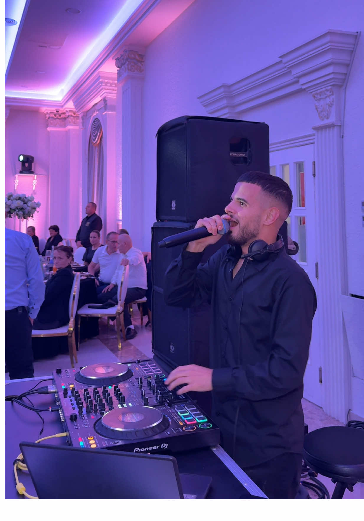 Krejt Burreli koment ktu 🔥  Si gjithmon gjith njerzit ne kemb🔥  #fyp #viralvideo #viraltiktok #bestwedding #partytime 
