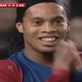 Ronaldinho o Bruxo do futebol🧙‍♂️🇧🇷 #ronaldinho #bruxo #r10 #ronaldinhogaucho #skills 