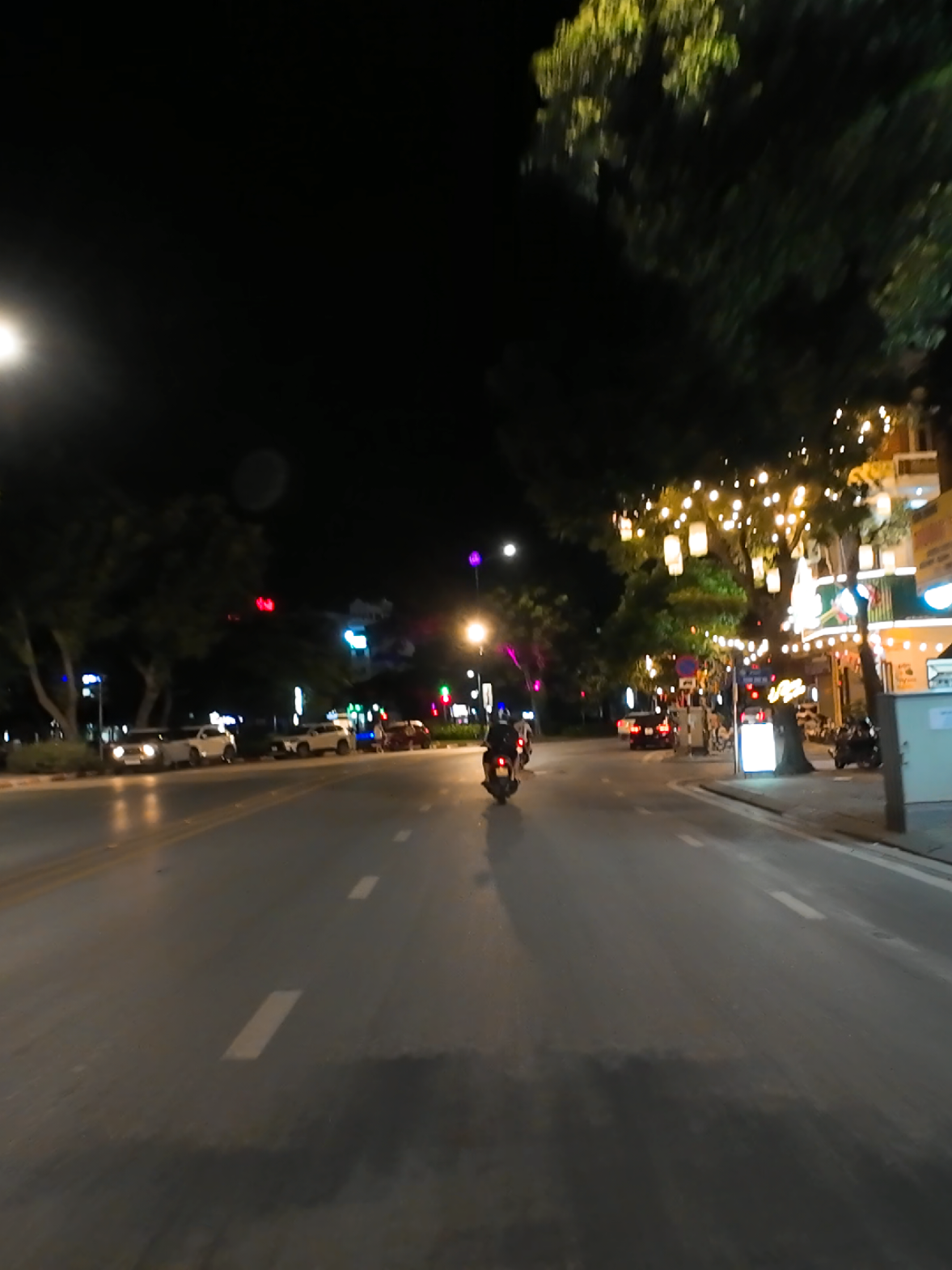 Giờ này anh vẫn lang thang ngoài đường để mẹ nghĩ anh đang đi tán gái...@Lang Thang Hải Dương #tamtrang #trending #haiduong #langthangđườngphố #langthanghaiduong 