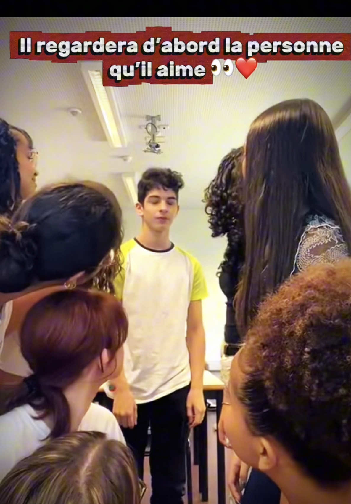 La première personne qu’il regarde, c’est celle qu’il aime 😍#amour #couple #crush #reaction #loveyou 
