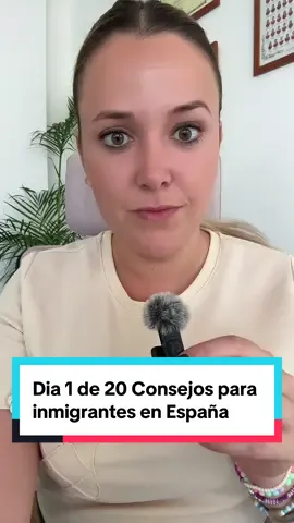 Dia 1 de 20 Consejos para inmigrantes en España. ¿Eres inmigrante y acabas de llegar a España? Lo primero que debes tener claro es que necesitas orden y prioridades. Empadronarte, abrir tu cuenta bancaria y organizar tu documentación. En este reto de 20 días te voy a guiar paso a paso para que tu llegada sea mucho más fácil. ¡Guarda este vídeos y sígueme para no perderte el Dia 2! ##dia1del reto 20 dias ##primerospasosespaña##inmigrantesespaña##abogadadeextranjería##vidaenespaña